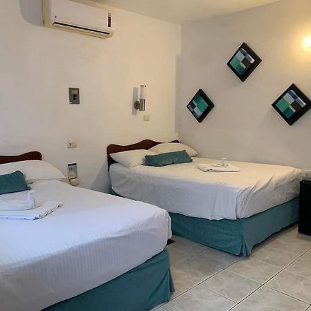 Hotel Hermanos Aguilar Cozumel Esterno foto